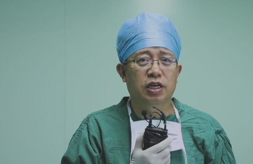 刘亚东副院长为青年做高度远视手术完美解决视